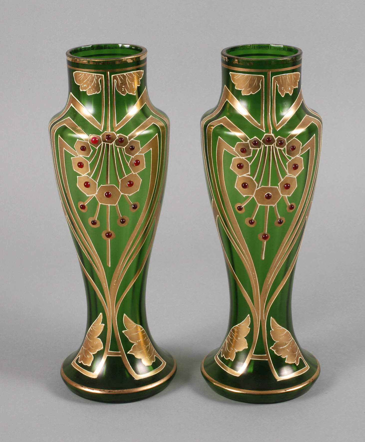 Harrach zwei große Jugendstilvasen