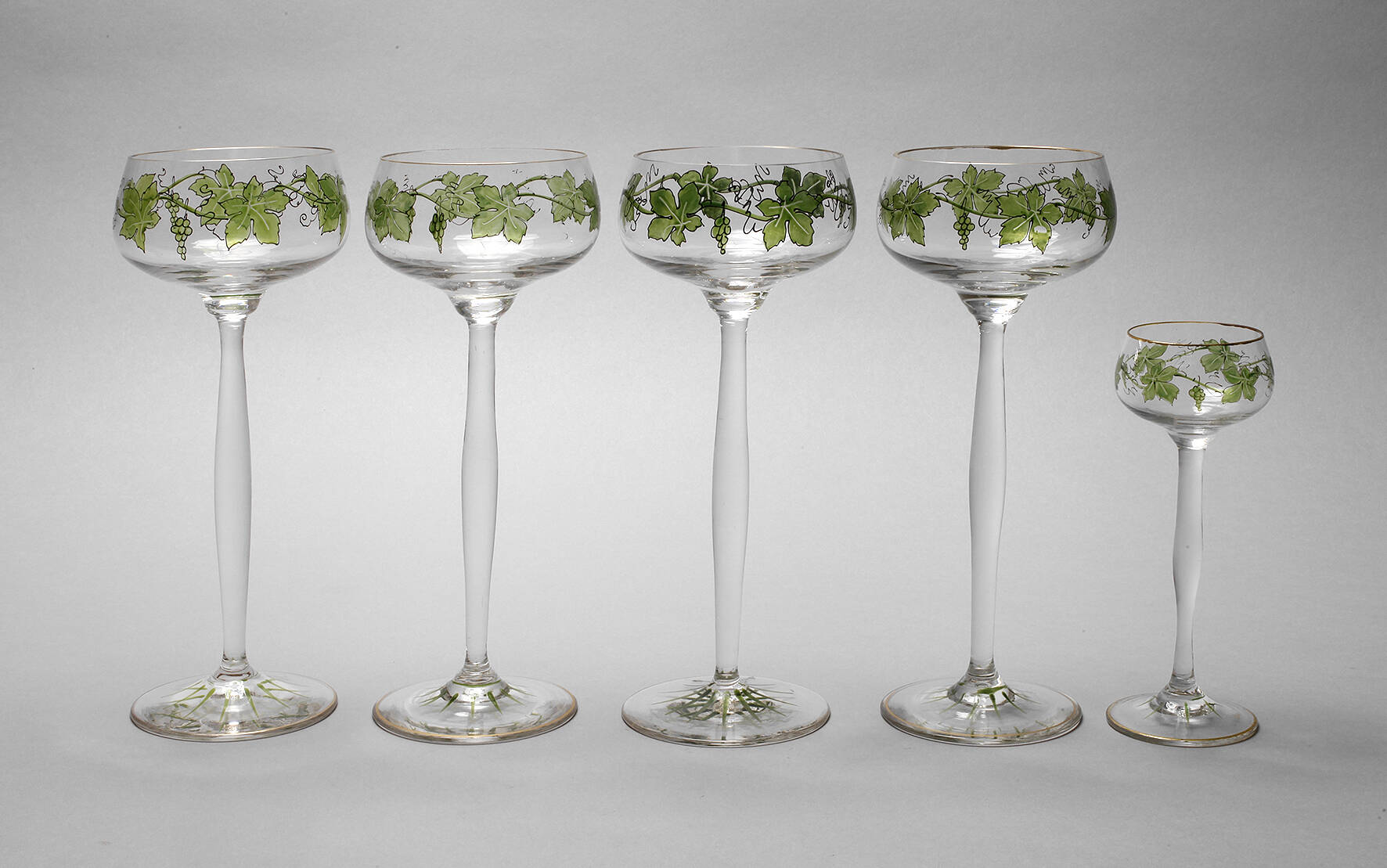 Theresienthal vier Weinrömer und ein Likörglas