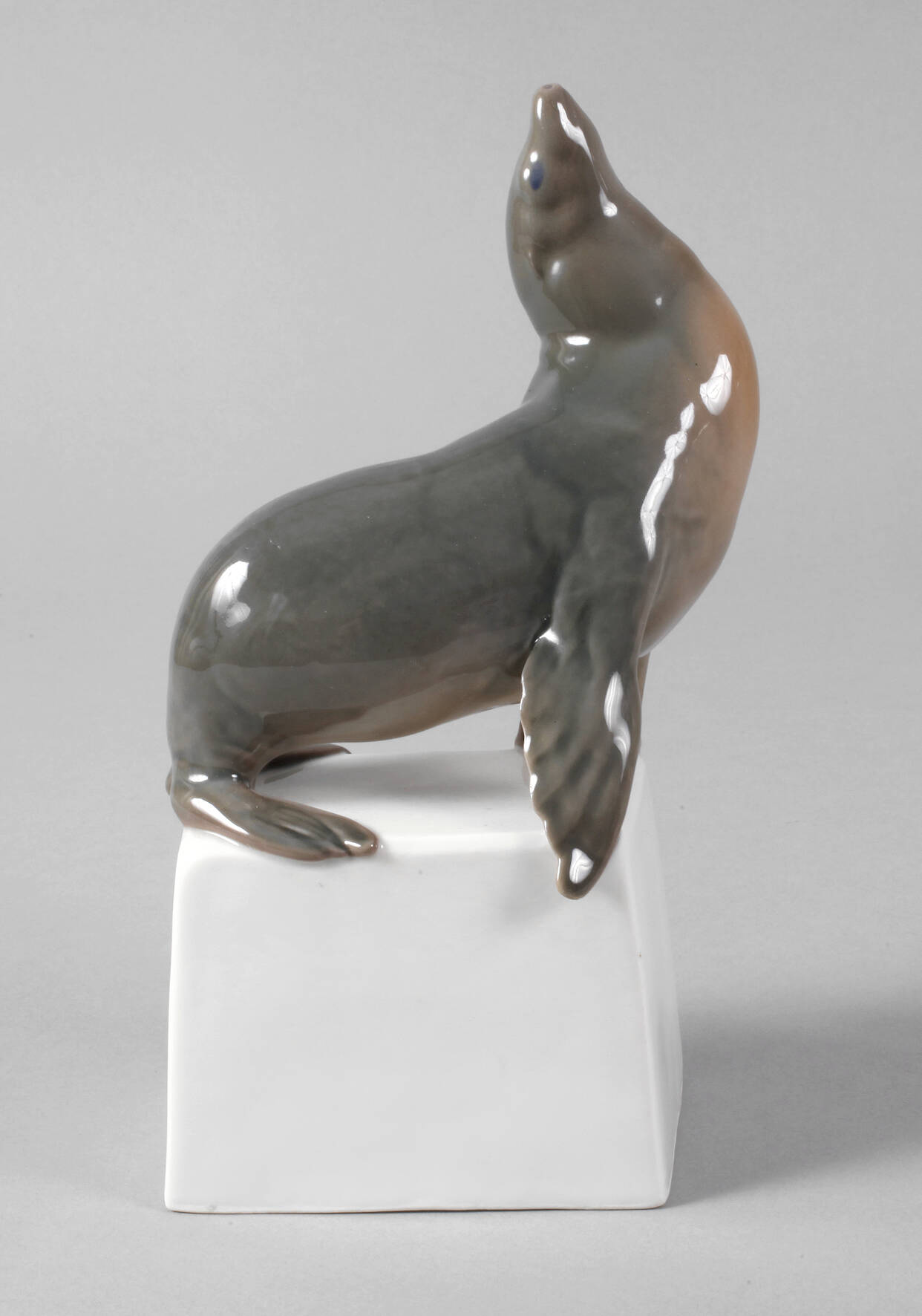 Meissen "Seelöwe, jonglierend"