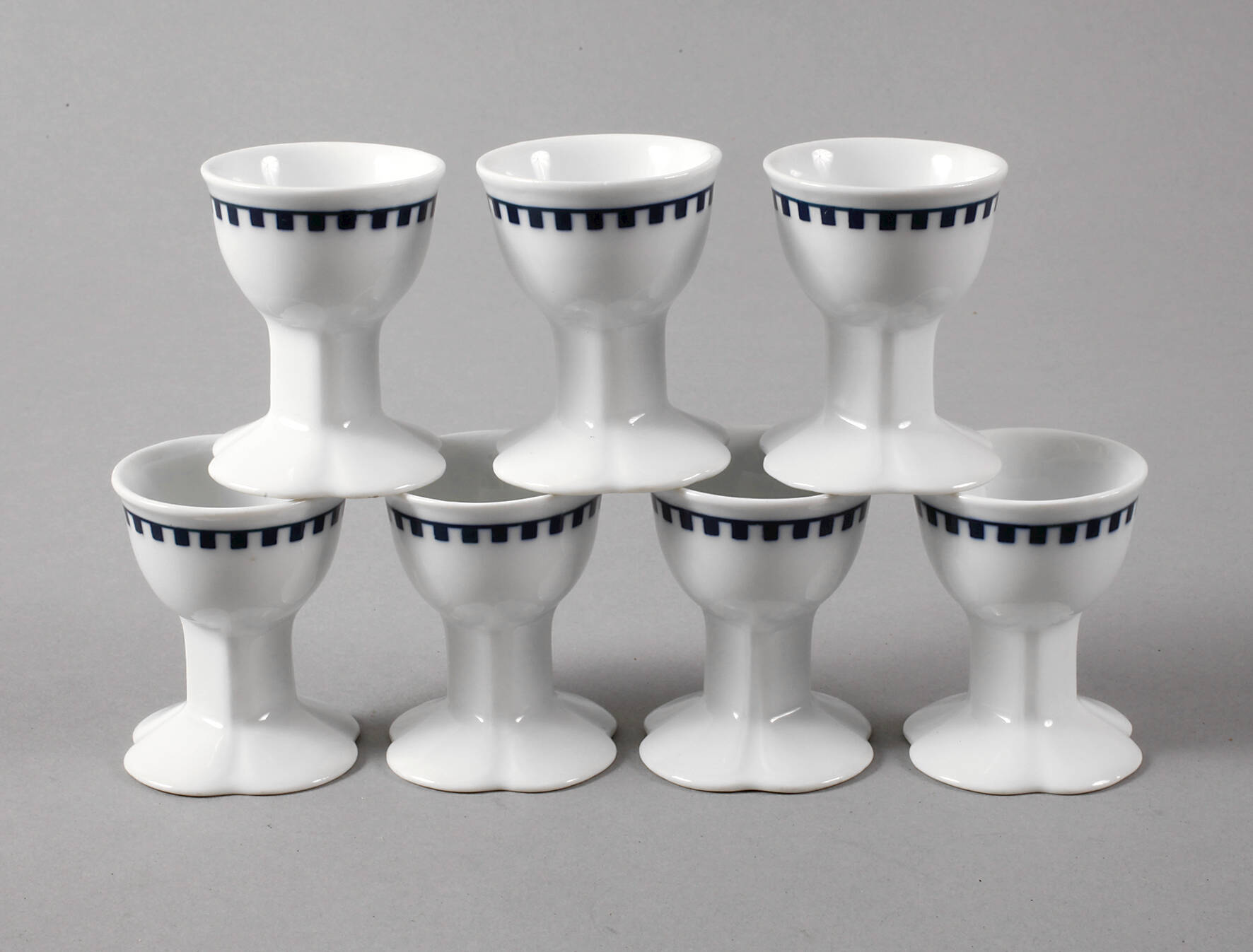 Rosenthal sieben Eierbecher "Würfeldekor"