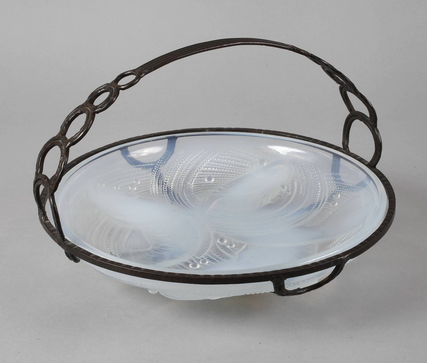 Opalglasschale mit Montierung