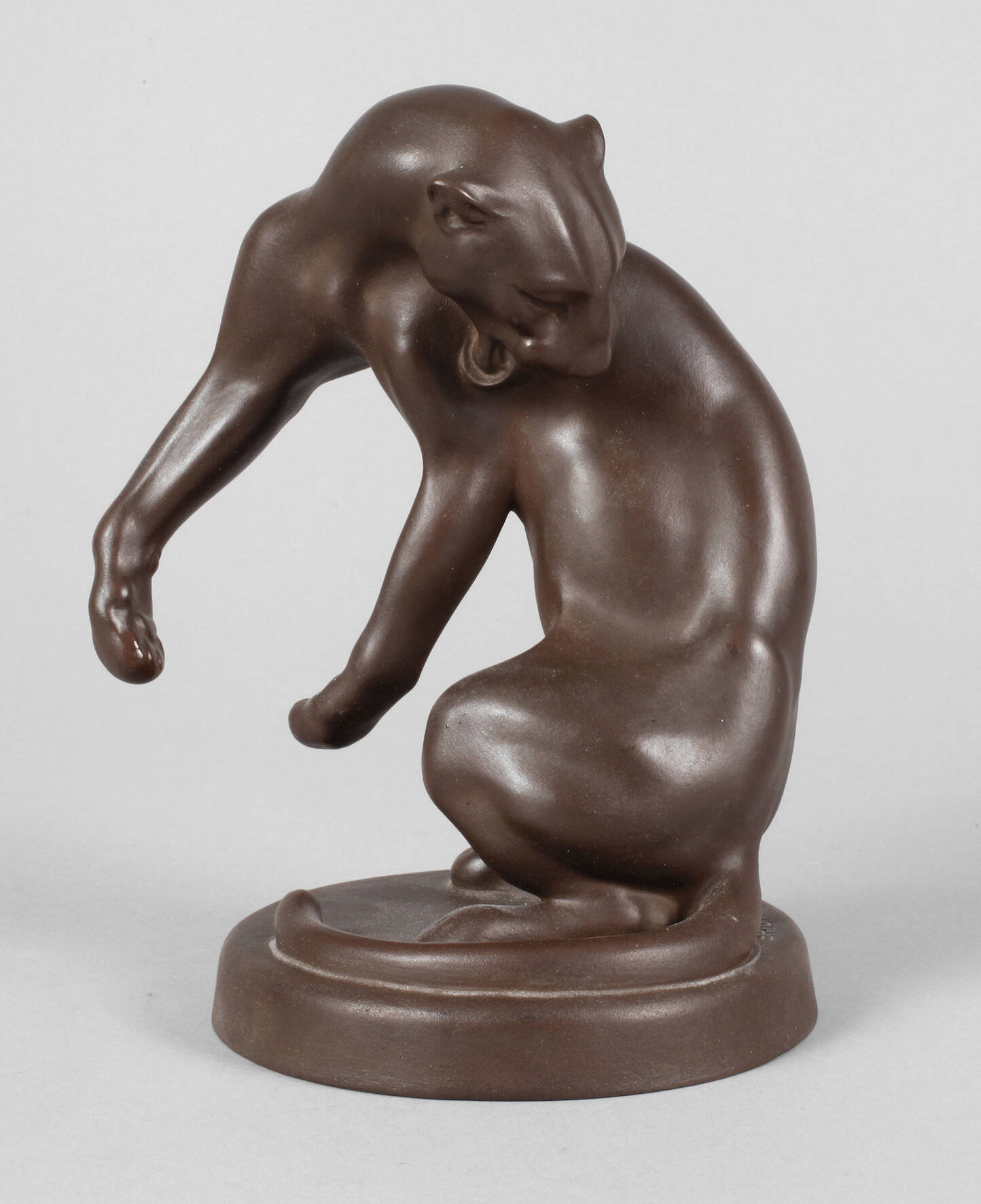 Meissen "Panther, sich leckend"