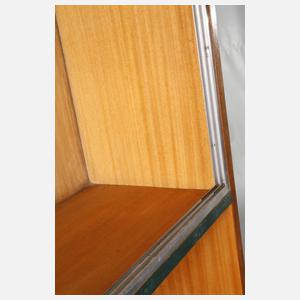 Große Ladeneinrichtung