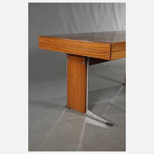 Großer Schreibtisch