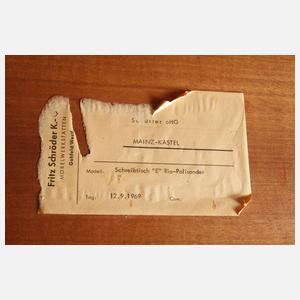 Großer Schreibtisch