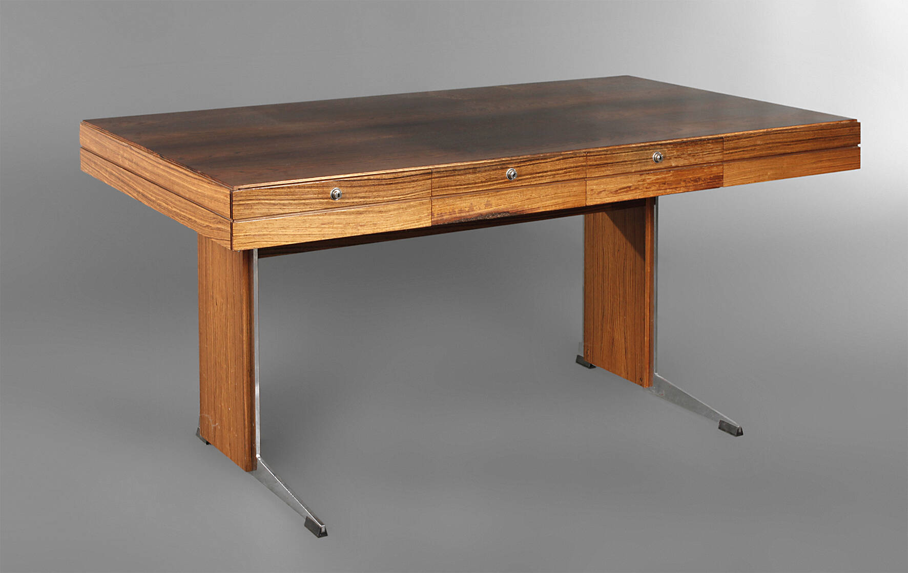 Großer Schreibtisch