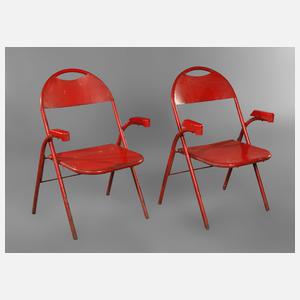 Zwei Gartenklappstühle