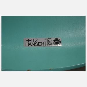 Zwei Stühle Arne Jacobsen