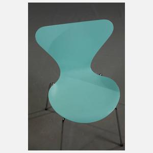 Zwei Stühle Arne Jacobsen