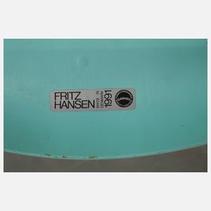 Zwei Stühle Arne Jacobsen