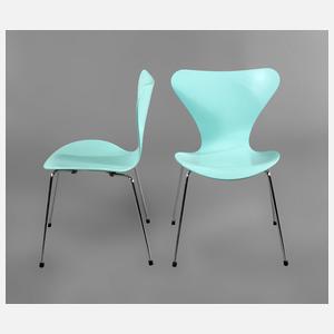 Zwei Stühle Arne Jacobsen