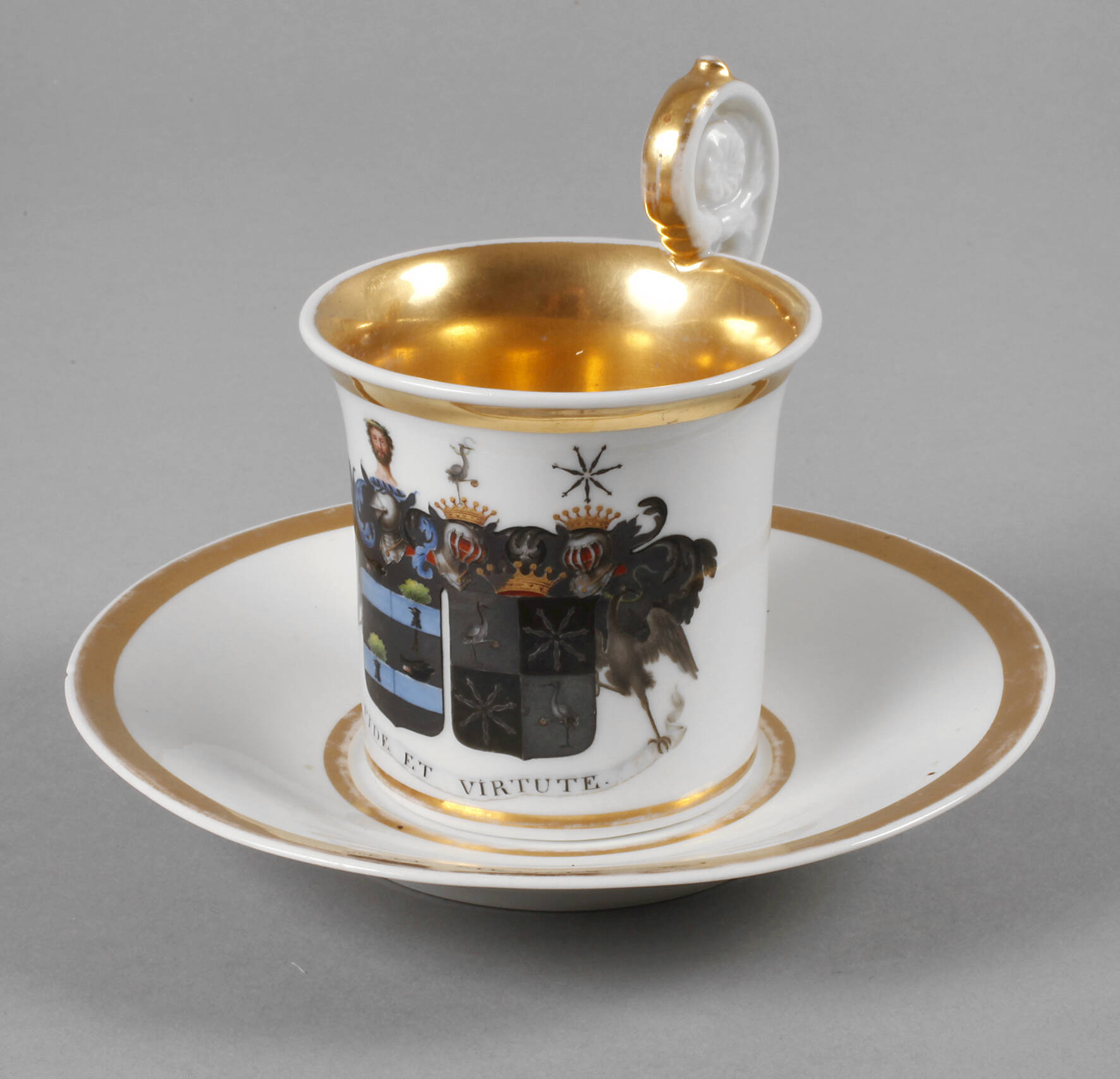 KPM Berlin große Wappentasse