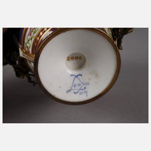 Sevres Amphore mit Präsentoir