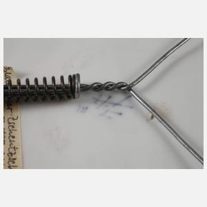 Meissen Paar Korbrandteller "Blaue Blume mit Insekten"