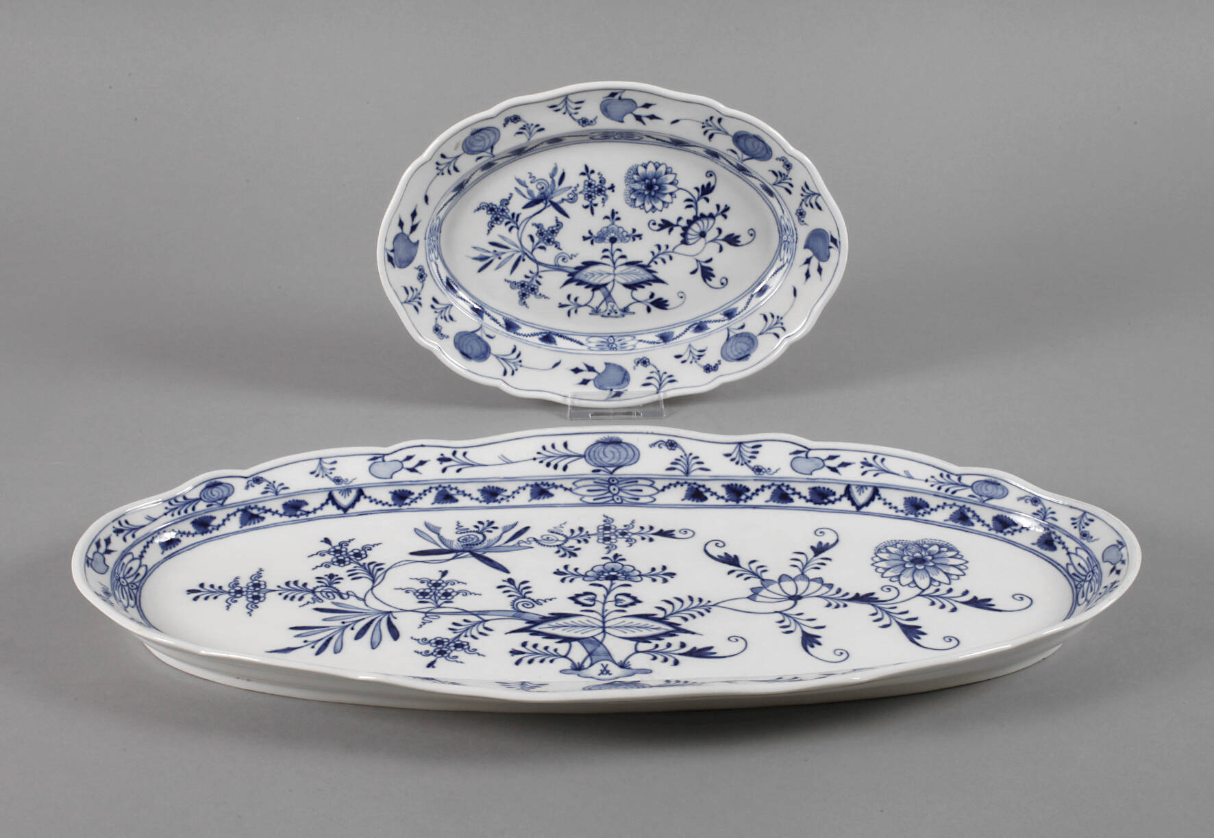 Meissen zwei Vorlegeplatten Zwiebelmuster