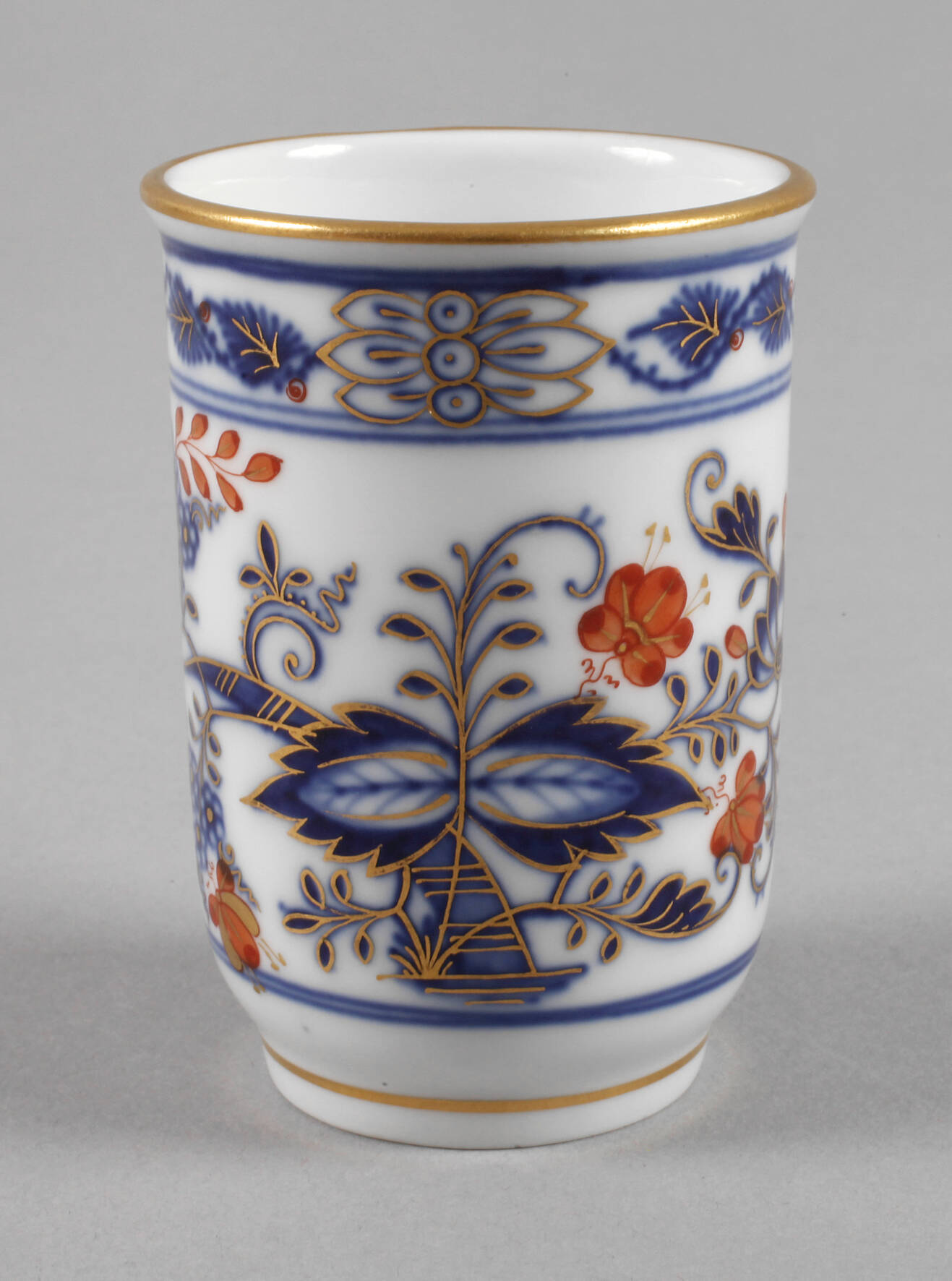 Meissen Trinkbecher mit rot-goldenem Zwiebelmuster