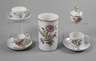 Meissen drei Tassen, Deckeldose und Vase