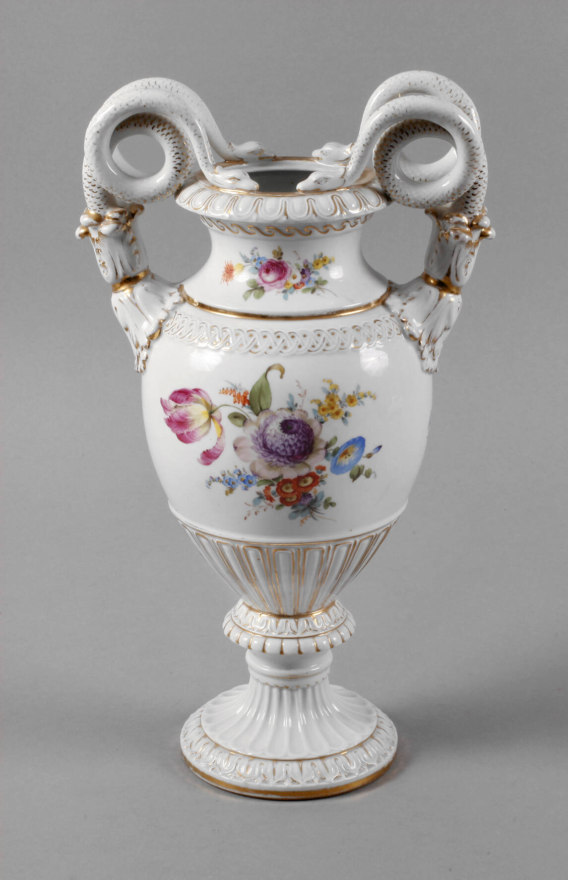 Meissen Teichert Schlangenhenkelvase mit Blumenmalerei