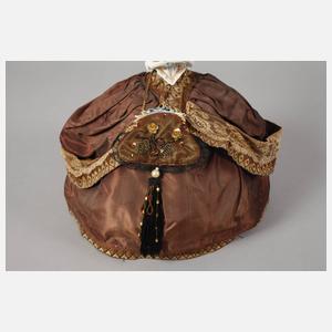 Große Teepuppe als Schokoladenmädchen