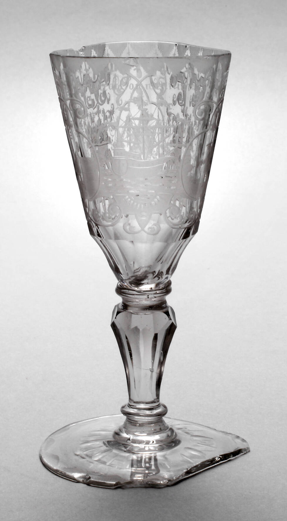 Dreieckiges barockes Pokalglas