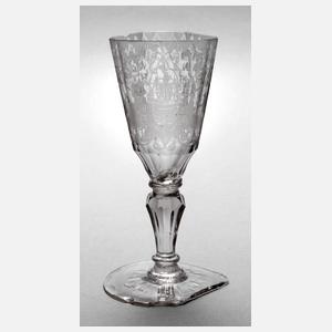 Dreieckiges barockes Pokalglas