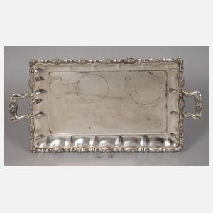 Silbertablett mit Rosenblüten