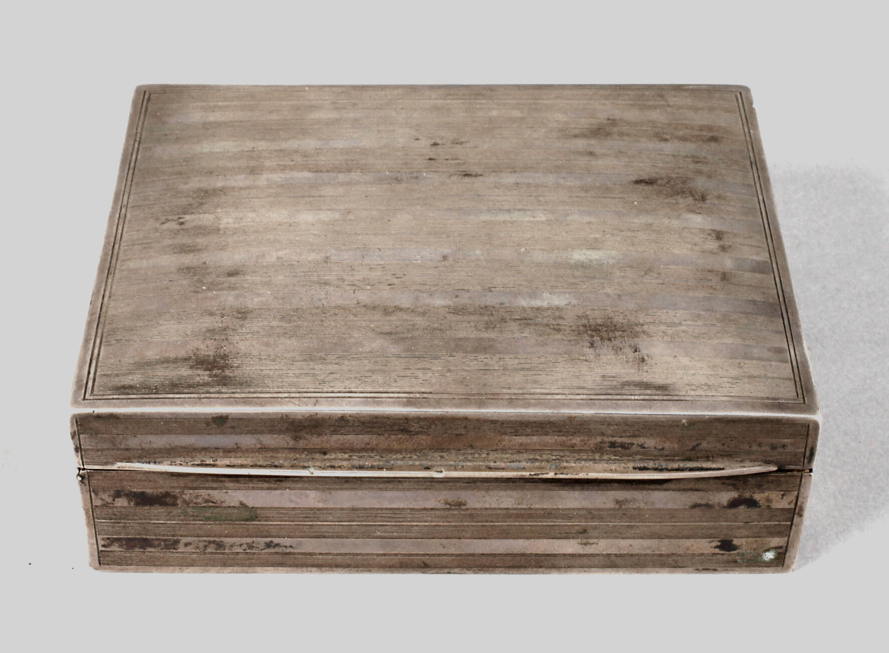 Kleiner Humidor mit Silbermontierung