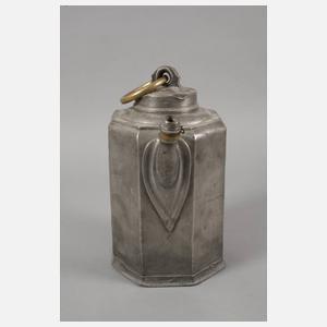 Übergroße Erntekanne