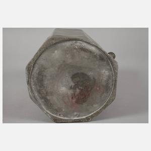 Übergroße Erntekanne