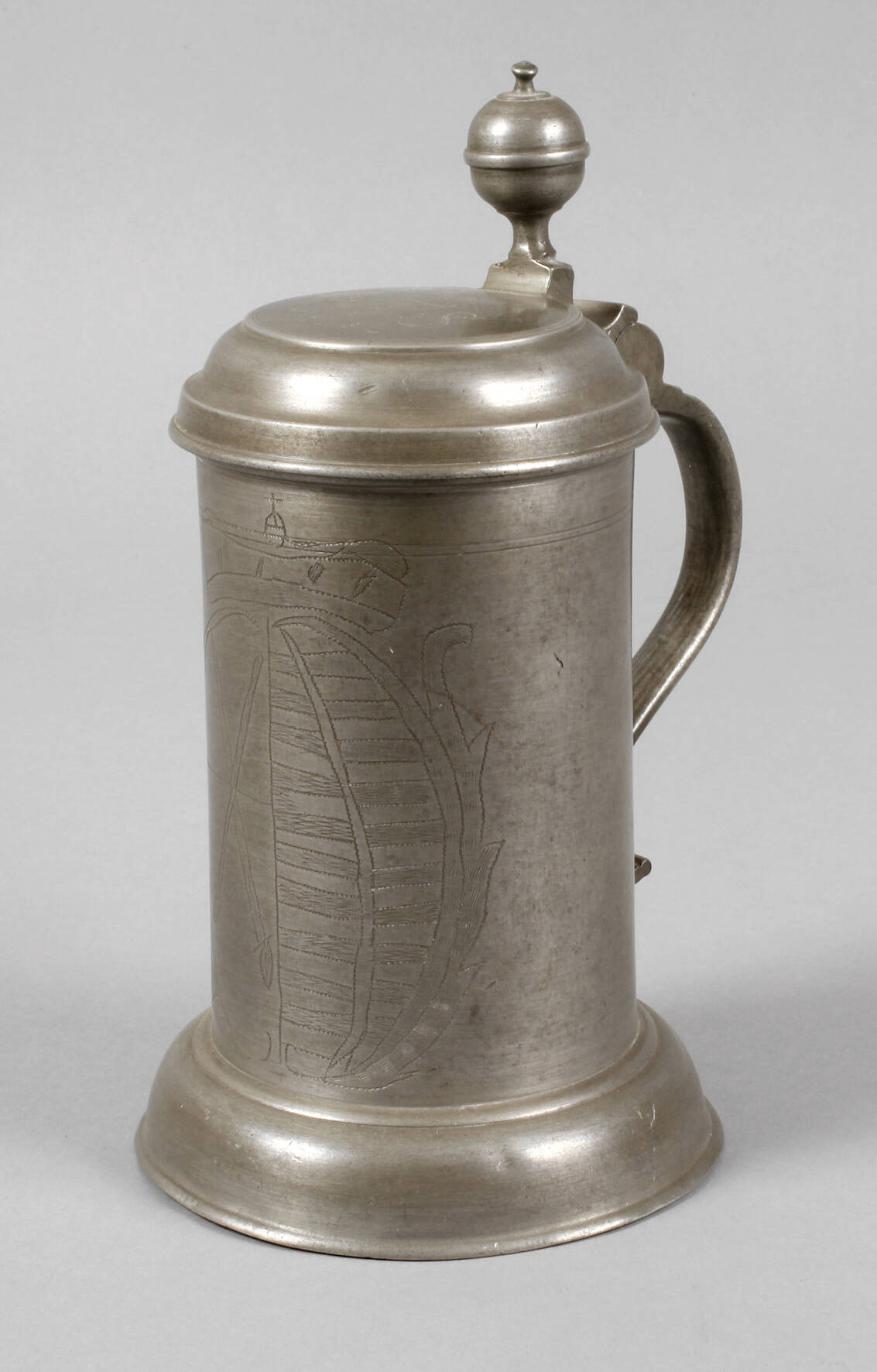 Gravierter sächsischer Walzenkrug