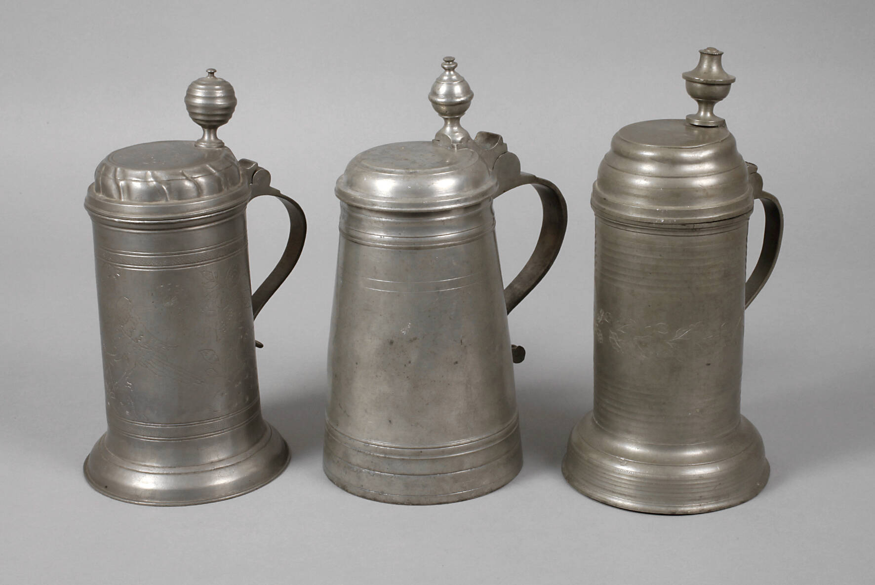 Zwei Walzenkrüge und eine "Egerländer Pitsche"