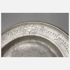 Zinnteller eines Bäckers