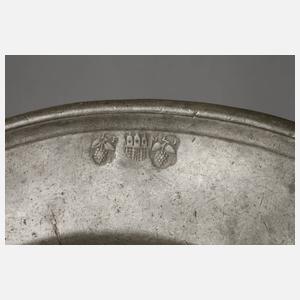 Zinnteller eines Bäckers