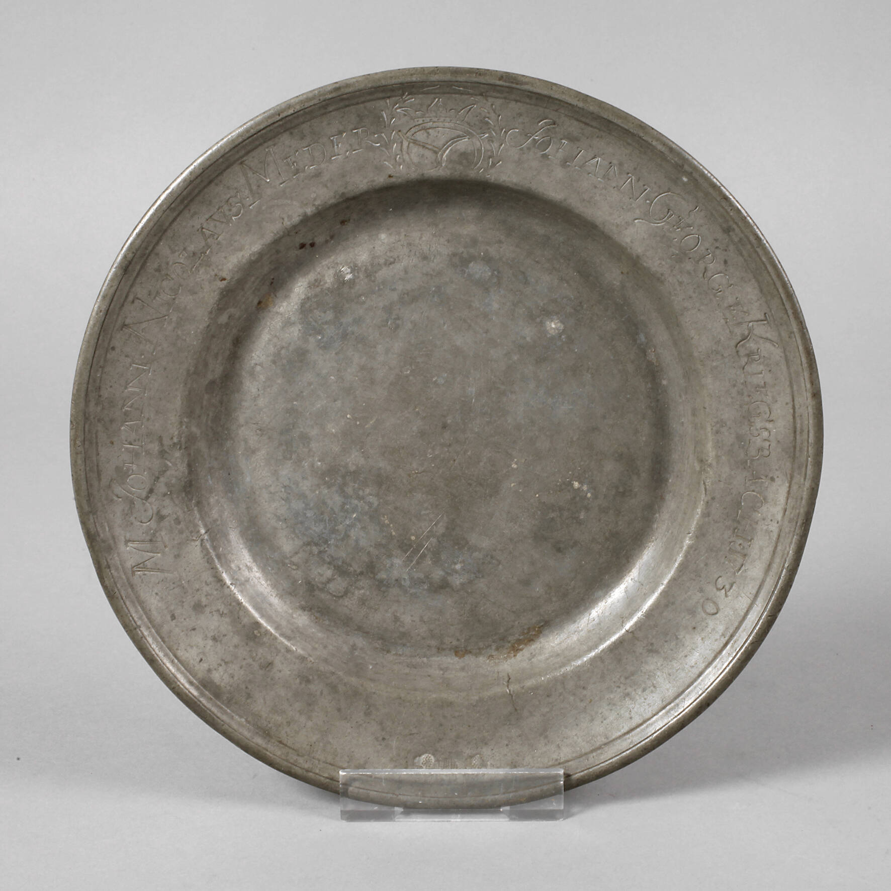 Zinnteller eines Bäckers