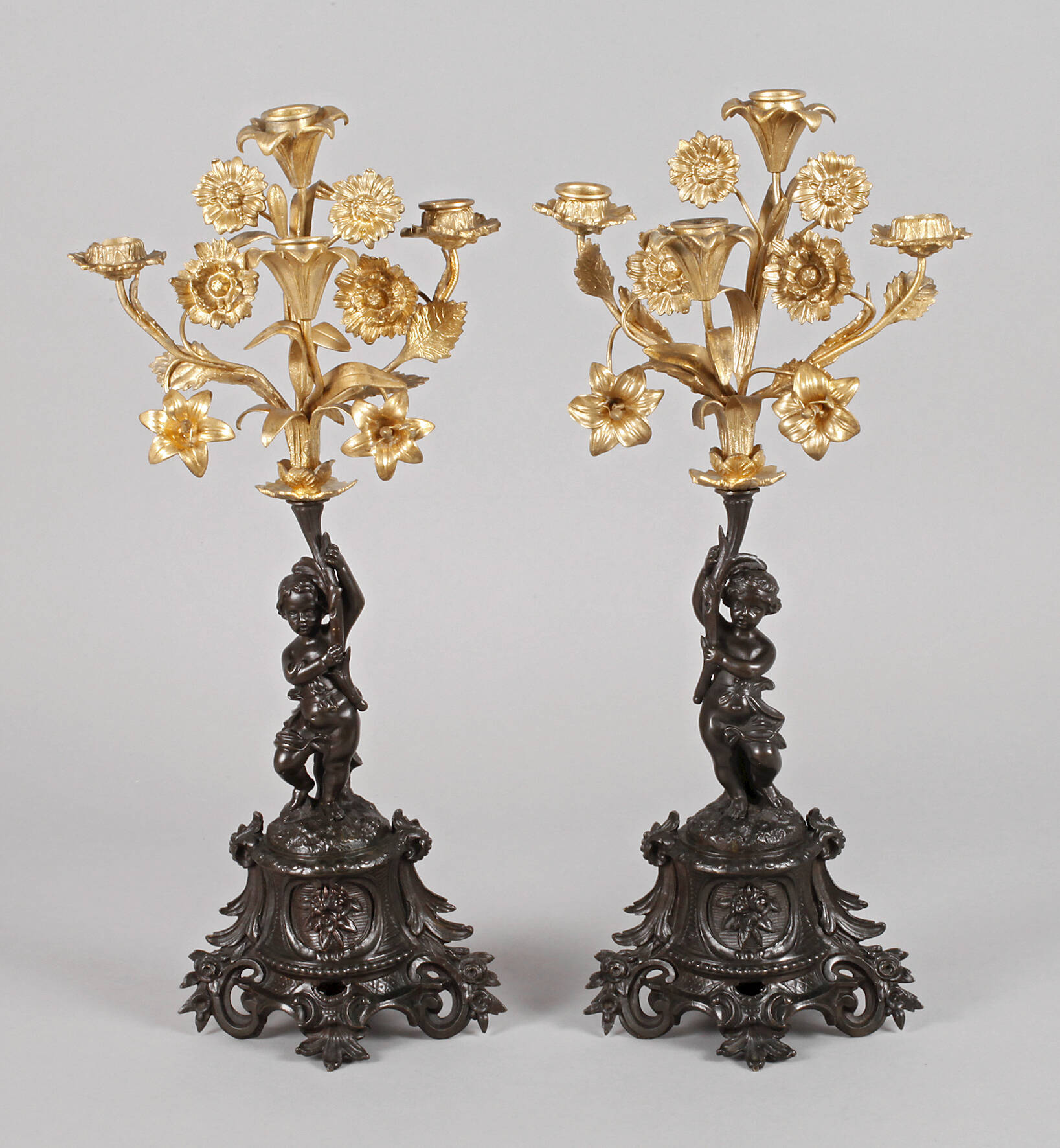 Paar florale figürliche Kerzenleuchter