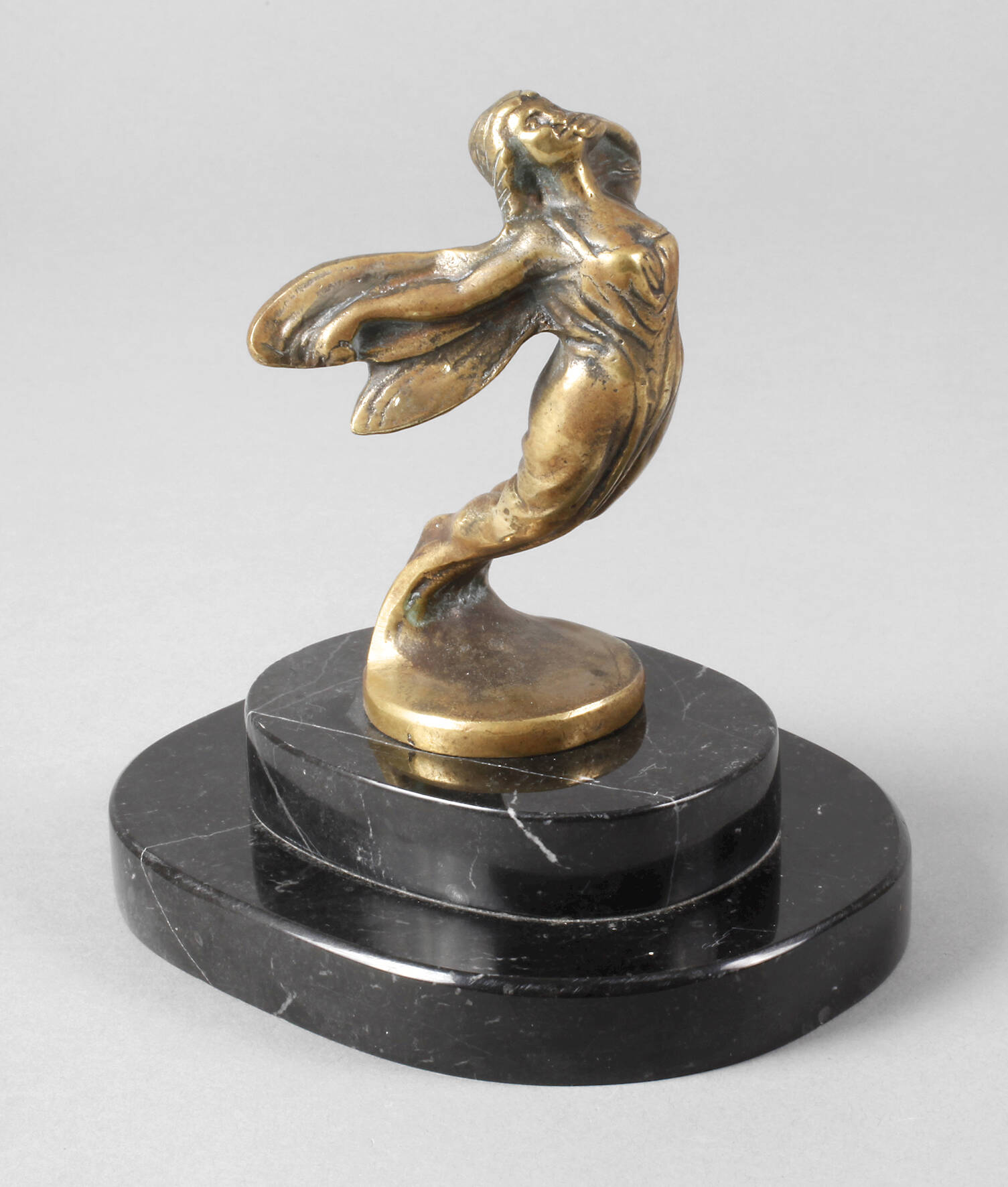 Nymphe als Kühlerfigur