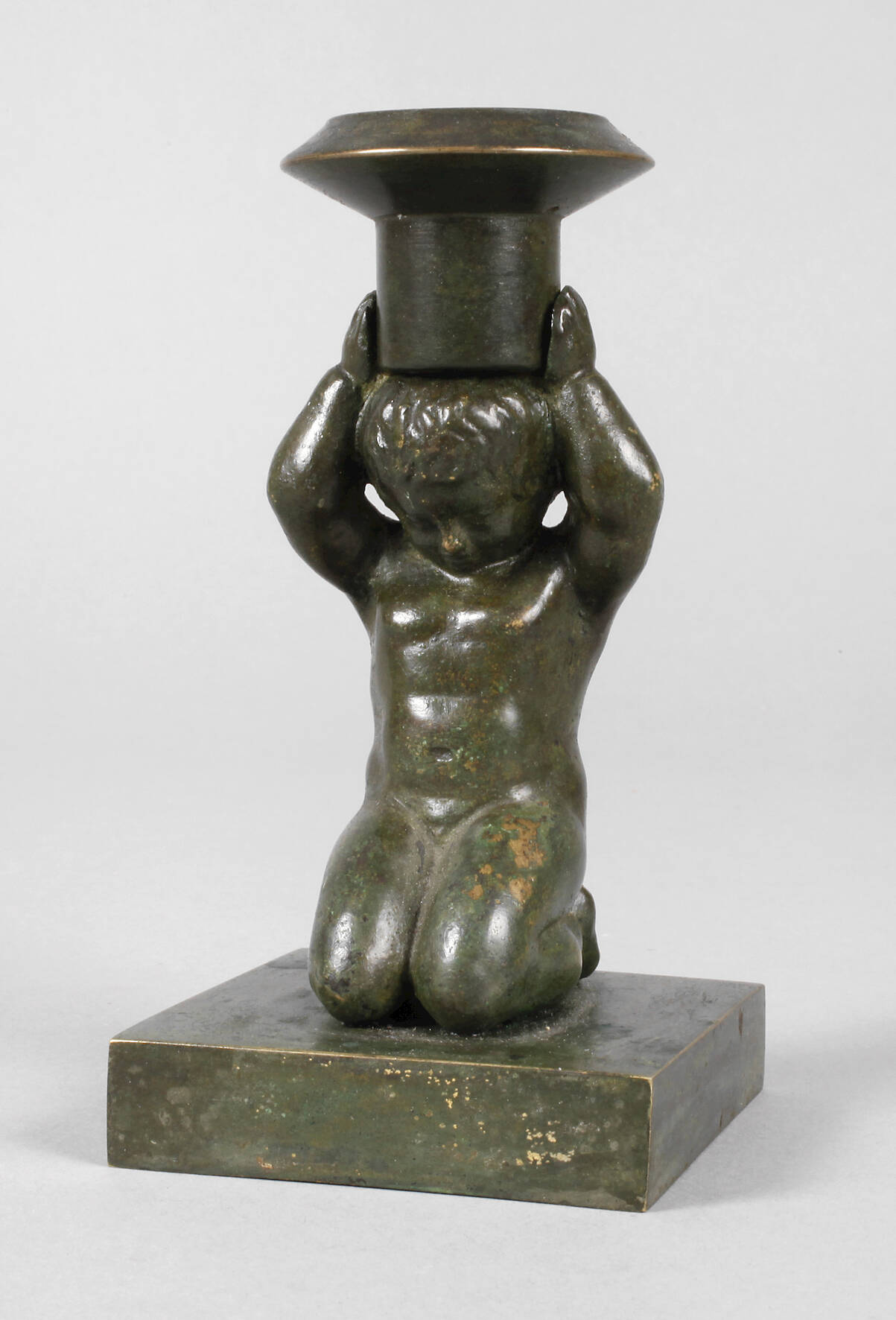Bronzeleuchter kniender Putto