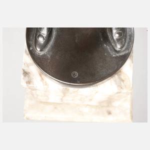 Bruno Zach, Dame mit Spazierstock