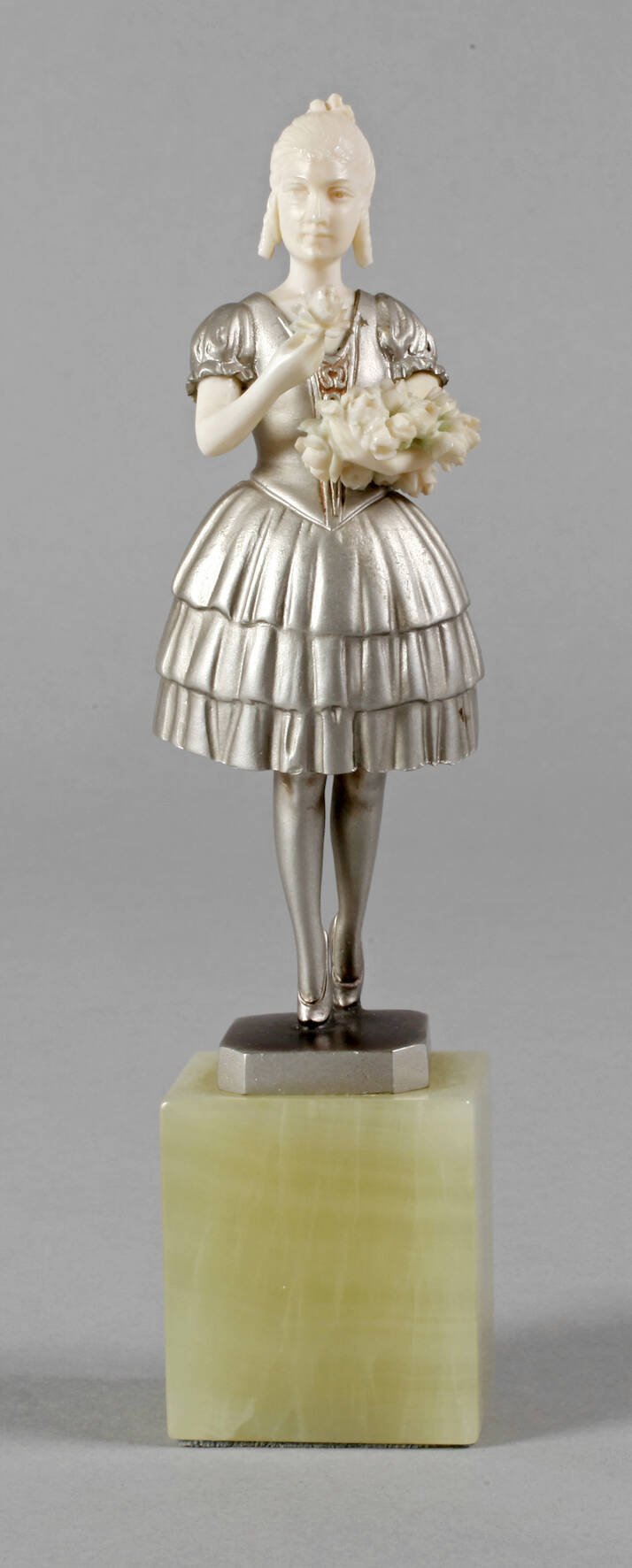 Chryselephantin Blumenmädchen