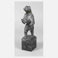 Stehender Braunbär111