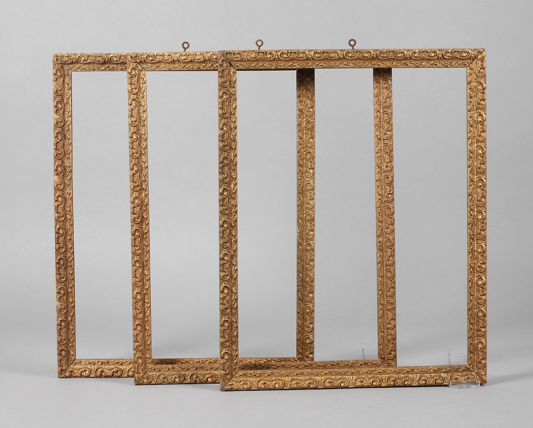 Drei Goldstuckleisten, Pendants