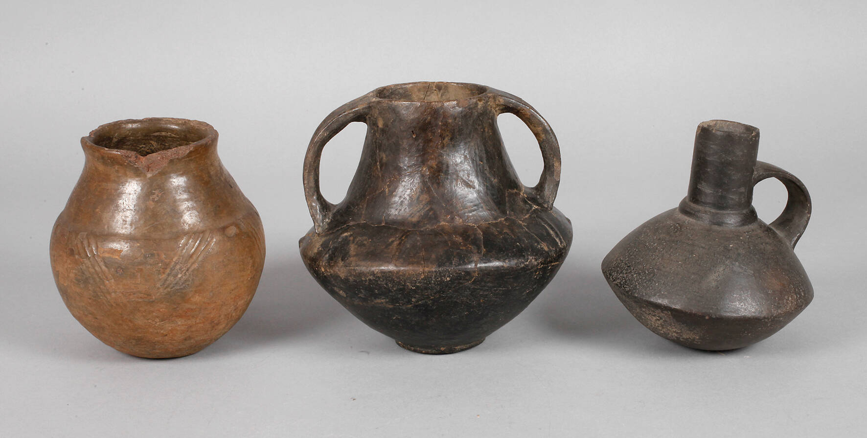 Drei prähistorische Gefäße
