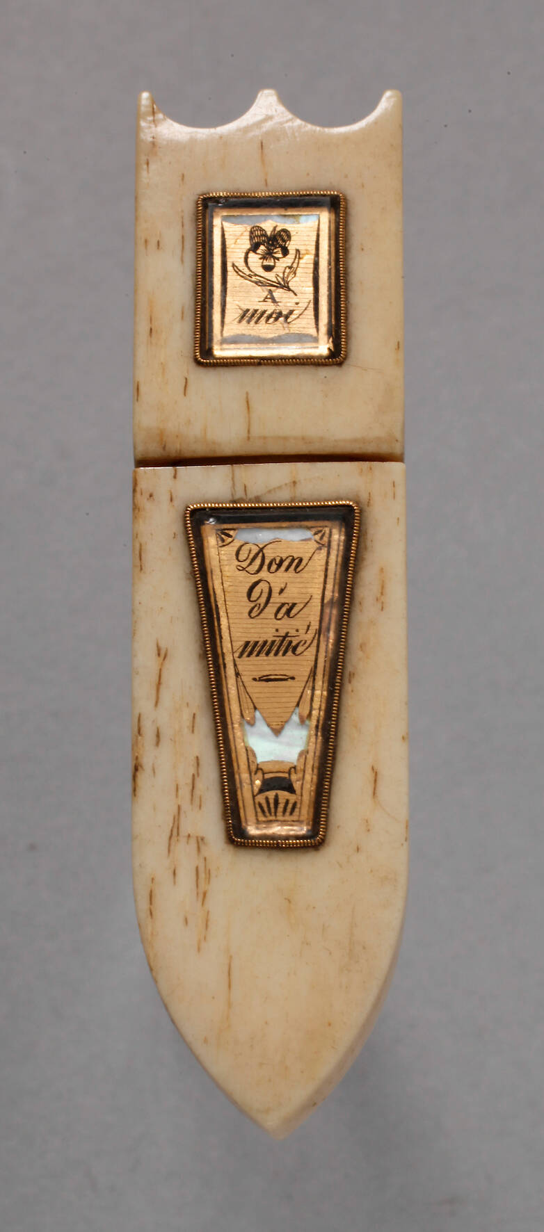 Feiner Nadelbehälter