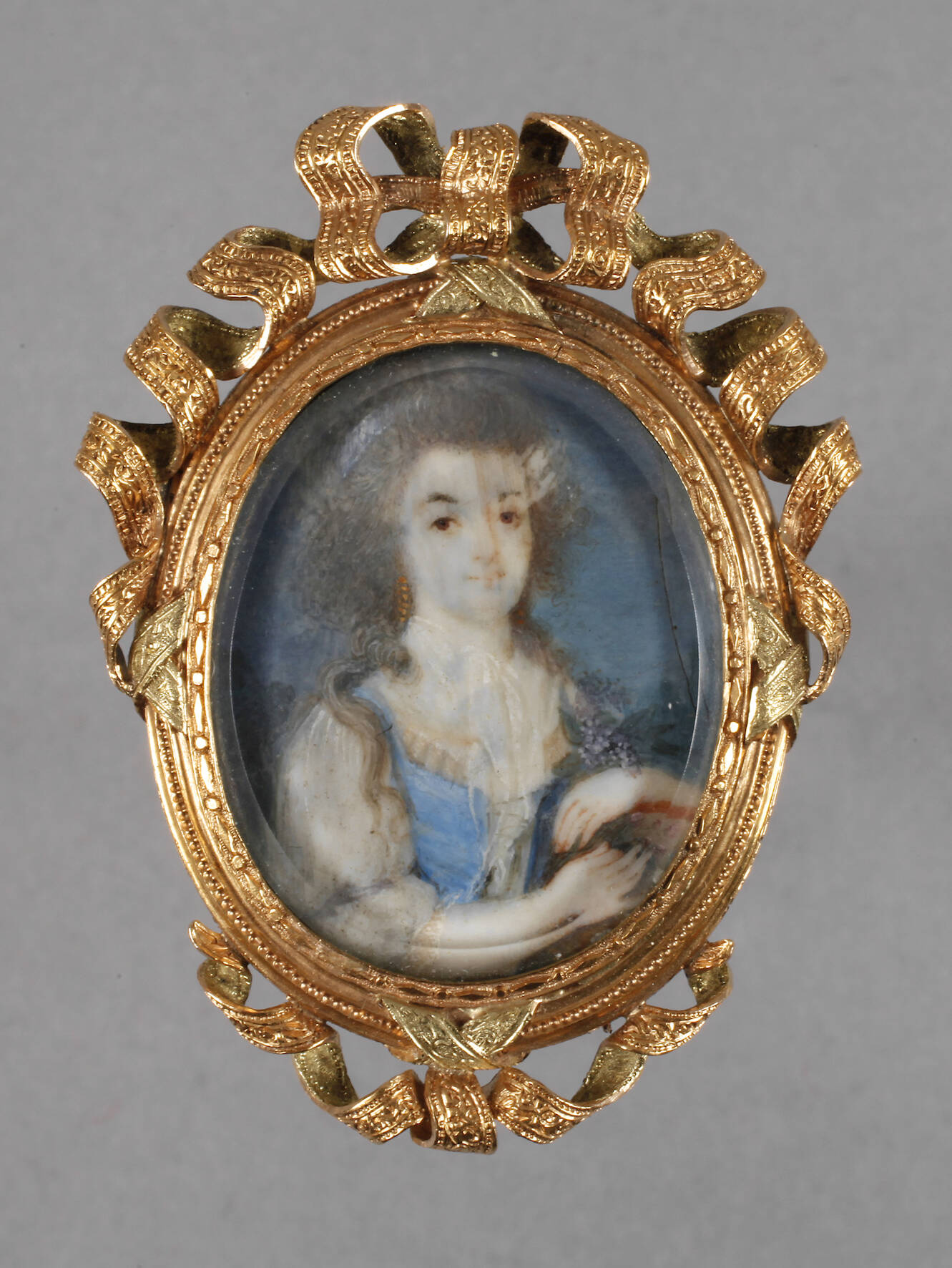 Goldbrosche mit Miniatur