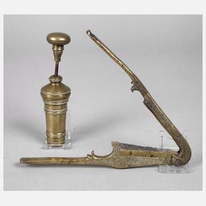 Zwei barocke Utensilien