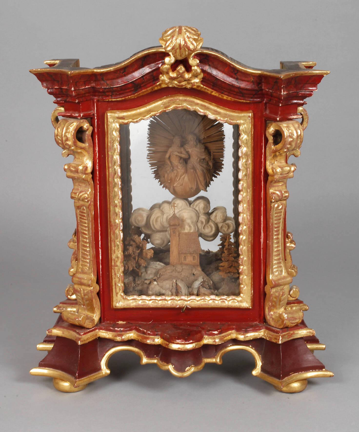 Schaukasten mit Klosterarbeit