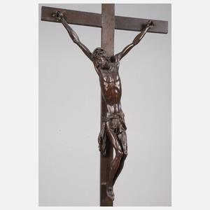 Geschnitztes Kruzifix