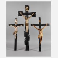 Drei Kruzifixe111