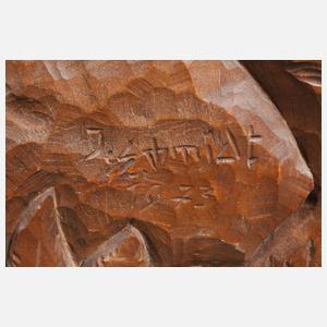 Übergroße geschnitzte Wandplatte