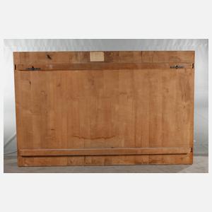 Übergroße geschnitzte Wandplatte